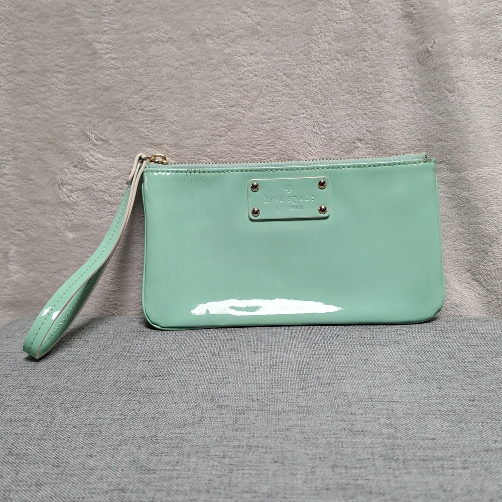 Kate Spade New York Mint Green Patent Leather Wristlet Pouch‎ Polka Dot Lining